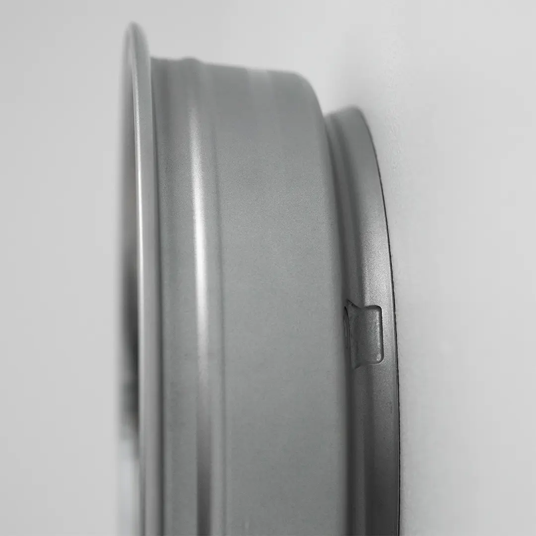 BORBET-A-Rad-Wanduhr_Detail_Seitenansicht